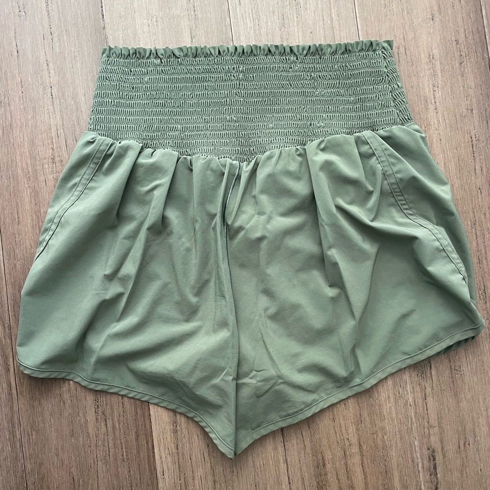 Worn a couple times, still in great condition, no tags
